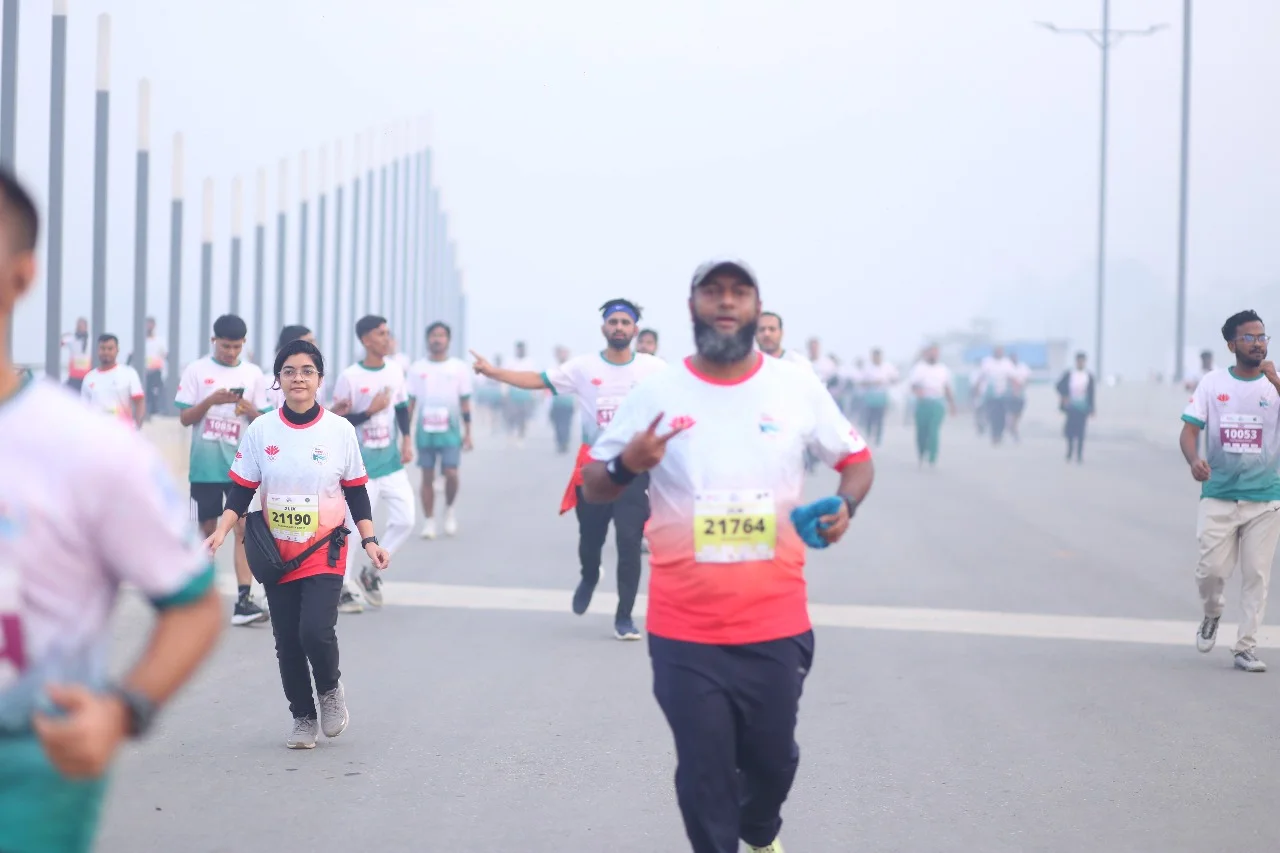 Runners moving along the BOA Marathon 2024 course